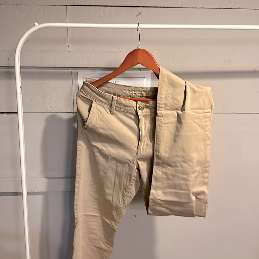Khaki American Eagle skinny pants